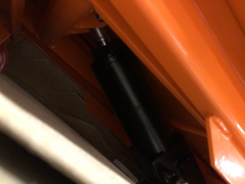 Photo 1 of (unfunctional hydraulic) )VEVOR TF15 Hydraulic Lift Table Cart, 330lbs Capacity 28.5" with 4 Wheels and Non-Slip Pad, for Material Handling and Transportation, Orange