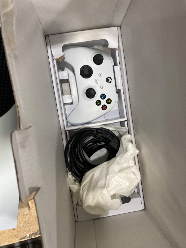 Photo 1 of ** doesnt function, parts only 
Xbox Series S - All Digital Gaming Console - 1TB SSD - Includes Wireless Controller - 120FPS - Robot White