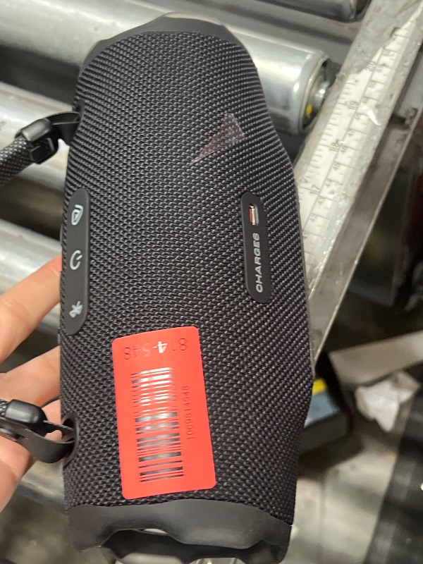 Photo 1 of ** FOR PARTS ONLY ** 
JBL Charge 6 - Portable Waterproof & Drop-Proof Bluetooth Speaker, Bold JBL Pro Sound with AI Sound Boost, 28Hrs of Playtime, Built-in powerbank & Comes with a Sturdy/Removable Carrying Strap (Black)