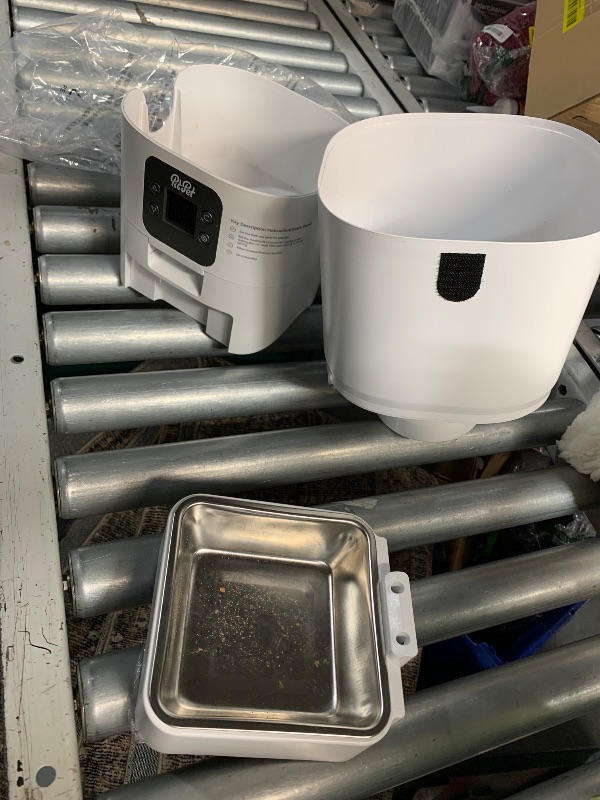 Photo 1 of ***(MISSING LID/ UNABLE TO TEST)***Smart Automatic Cat Feeder - 6-L Reliable Automatic Cat Food Dispenser with Display LCD Screen for Easy Set Up - (White)