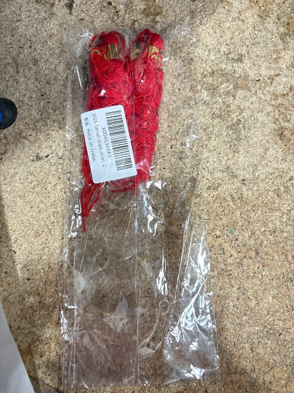 Photo 1 of 2025 Tassel Graduation, 2 Pcs Graduation Tassel 2025, 2025 Tassels, Red Graduate Cap Tassels with 2025 Gold Charm for Graduations Cap Graduate Hat Decorations Ceremonies Accessories