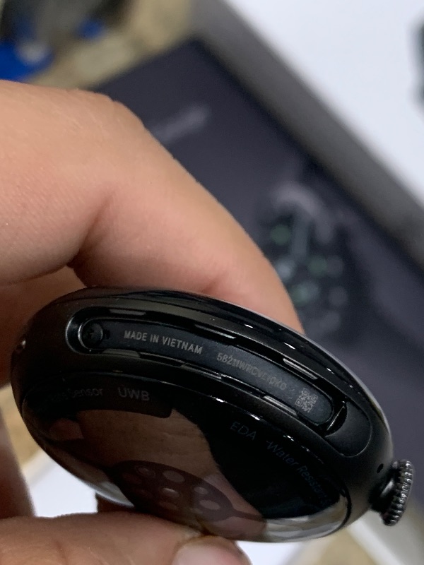 Photo 1 of **HAS ISSUES STAYING CONNECTED TO PIXEL DEVICES** Google Pixel Watch 4 (41mm) - Android Smartwatch - Heart Rate and Sleep Tracking - 30-Hour Battery - Fitness Tracking - Google AI - Matte Black Aluminum Case - Obsidian Active Band - LTE (2025 Model)