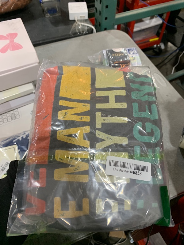 Photo 1 of ****STOCK PHOTO SIMILAR TO ITEM****
Dave The Man The Myth The Legend Vintage Gift for Dave T-Shirt 2XL