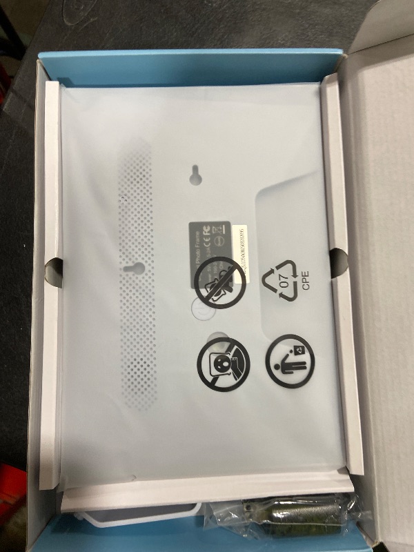 Photo 1 of 64GB 2K 11inch Digital Photo Frame WiFi6&5G Digital Picture Frame 100% sRGB 1920x1280 FHD IPS Touch Screen,Share Photos & Videos via Frameo App, Extend Storage by SD Card and USB Drive,Clock,Weather