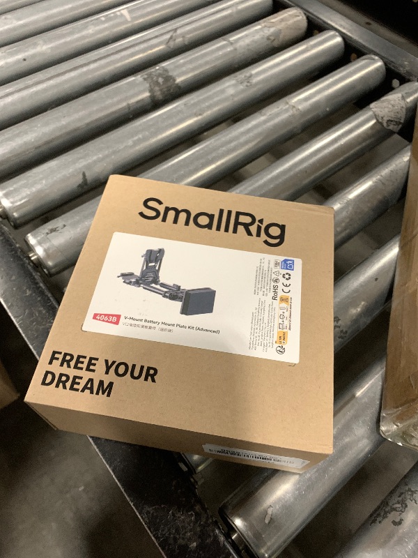 Photo 1 of SMALLRIG Foldable V Mount Battery Plate for Sony FX3/A7 IV/A7S III, for Canon R5/R6, for Nikon Z8, with QR Plate for Arca, Dual 15mm Rods, Compact Camera Video Rig for NEEWER V Mount Battery PS099E