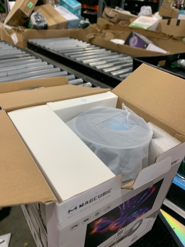 Photo 1 of ?Electric Focus?Magcubic Mini Projector 4K Support, Smart Projector with WiFi 6 and Bluetooth 5.4, 5W Soundbase Speaker, 180° Rotation, Portable Proyector for Home Theater