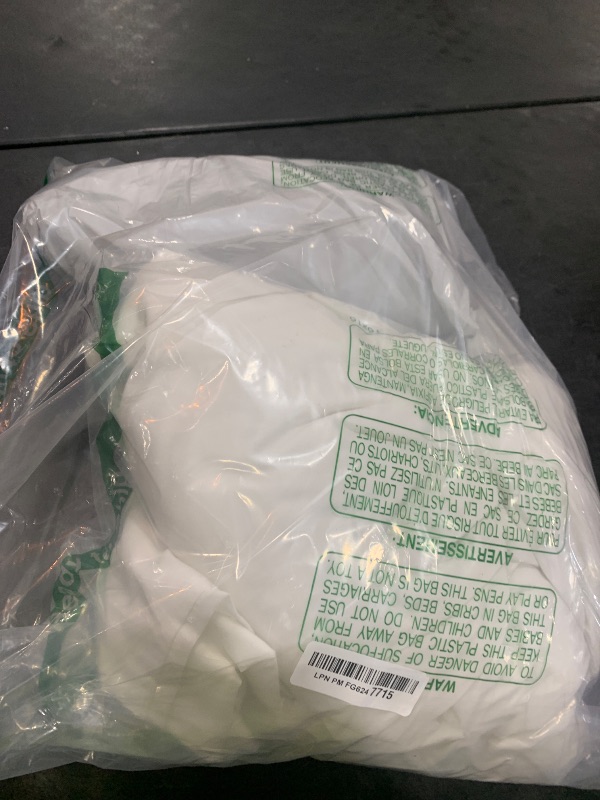 Photo 1 of Oudain 6 Set Microfiber Massage Table Sheets Each Set Includes Massage Table Covers, Fitted Sheets, Face Cradle Covers (White)