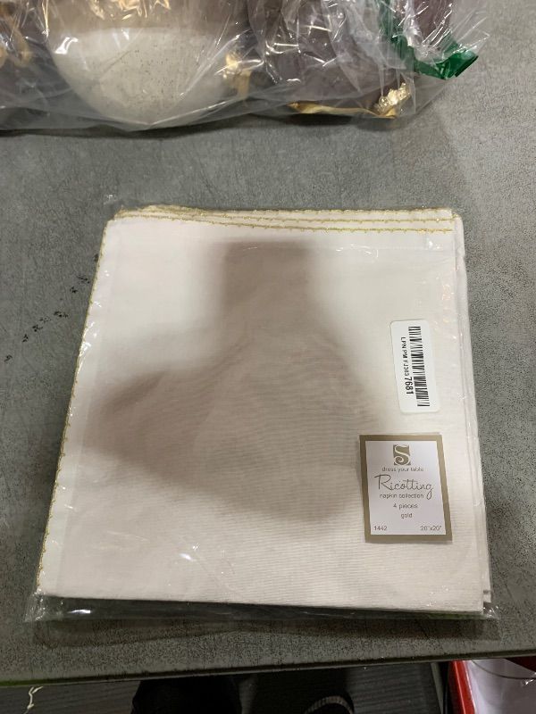 Photo 1 of SARO LIFESTYLE - 1442.GL20S 1442 Recotting Collection Whip Stitched Design Dinner Napkins, Gold-Set of 4 Pcs, 20", 4 Pieces