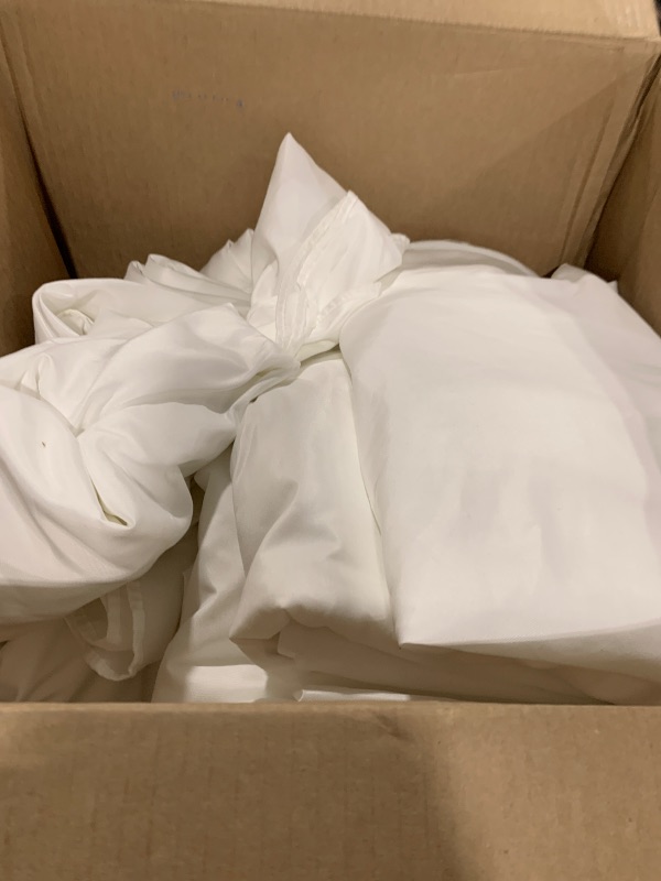 Photo 1 of 10 Pack White Round Tablecloths, 120 Inch Stain Resistant and Wrinkle Polyester Fabric Washable Table Clothes Cover for Kitchen Dining, Wedding, Reception Banquet, Birthday Party, Buffet Restaurant