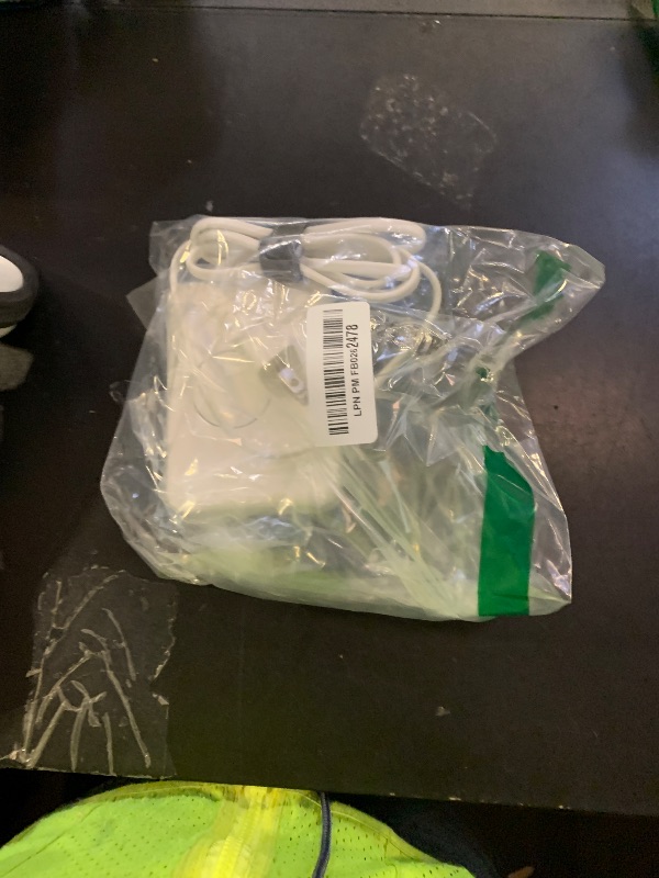 Photo 1 of 125W USB C Fast Charger Charging Station Block for Apple Watch Charger, USB C 6 Port PD GaN Fast Charger Hub Power Adapter for iPad iPhone 17 16 15 14 13 Apple Watch 10 9 8 7 6 5 Galaxy S23 Note 20