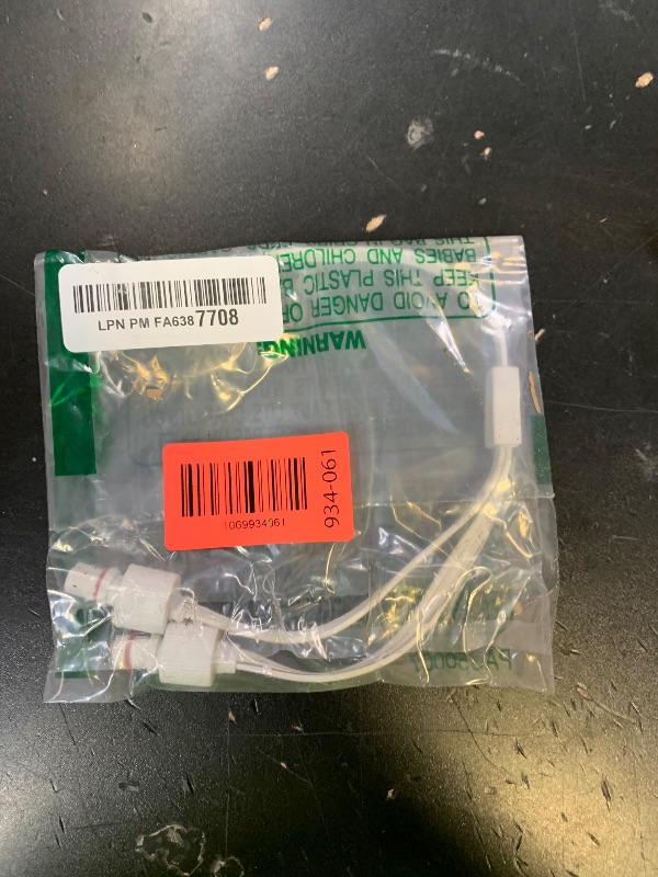 Photo 1 of 1 Male to 2 Females Y-Splitter for Govee Permanent Outdoor Lights, Y-Shaped Extension Cable Compatible with Govee H705A H705B H705C 3 Pin Permanent Outdoor Lights