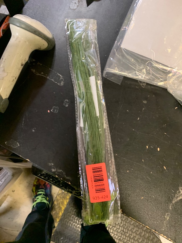 Photo 1 of 100 PCS 26 Gauge Green Floral Wire Stems for Artificial Flower Making,Flexible Paddle Wires for Crafts Christmas Wreaths Tree,Garland and Floral Arrangements,Florist Wire,Flower Wires for Crafts