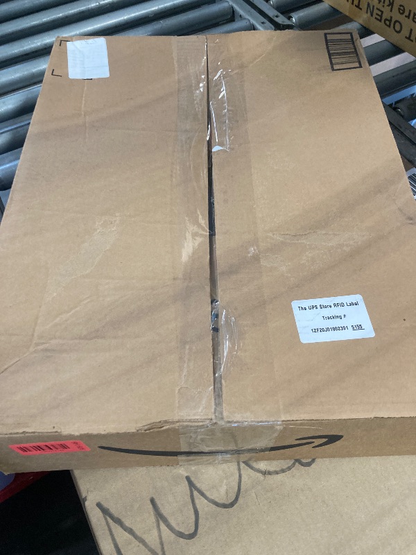 Photo 1 of ** SIMILAR** Two's Company White Cabbage Pattern Melamine Serving Trays, Set of 2