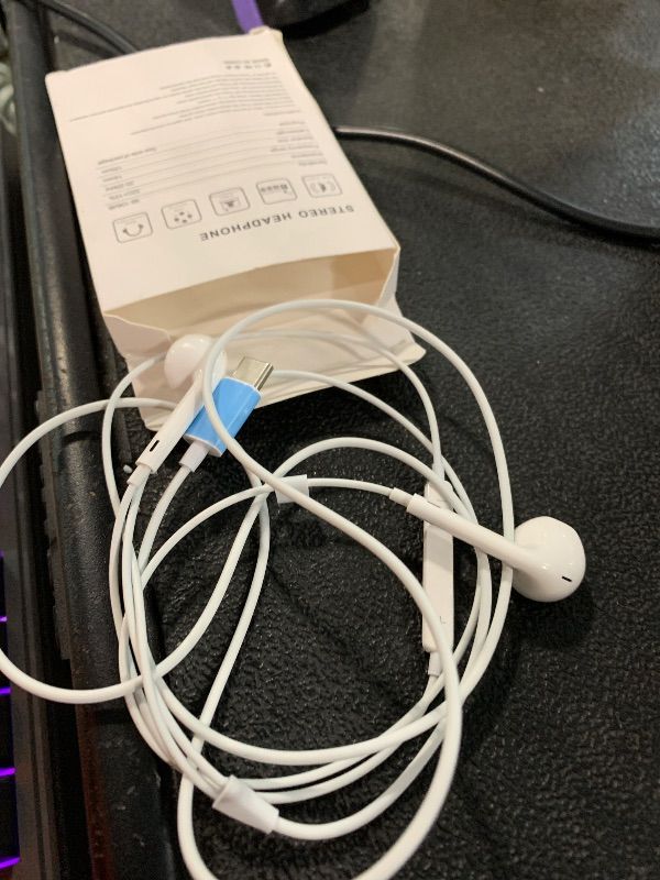 Photo 1 of ***ONLY ONE IN BOX, SELLING FOR PARTS, FINAL SALE***2 Pack USB C Headphones for iPhone 17 16 15, Type C Earphones with Microphone & Remote Control Noise Cancelling Wired Earbuds USB C for iPhone 17 16 15 Pro Max, iPad Pro, Galaxy S25 S24 Ultra, Pixel 9***