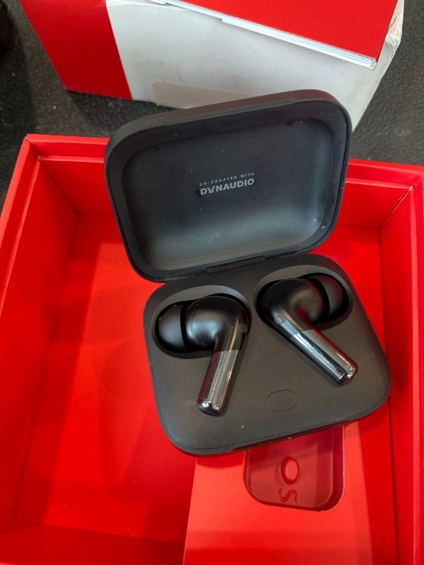 Photo 1 of **UNTESTED**
OnePlus Buds Pro 2, Obsidian Black, Audiophile-Grade Sound Quality Co-Created with Dynaudio, Best-in-Class ANC, Immersive Spatial Audio, Up to 39 Hour Playtime with Charging case, Bluetooth 5.3
**missing parts**