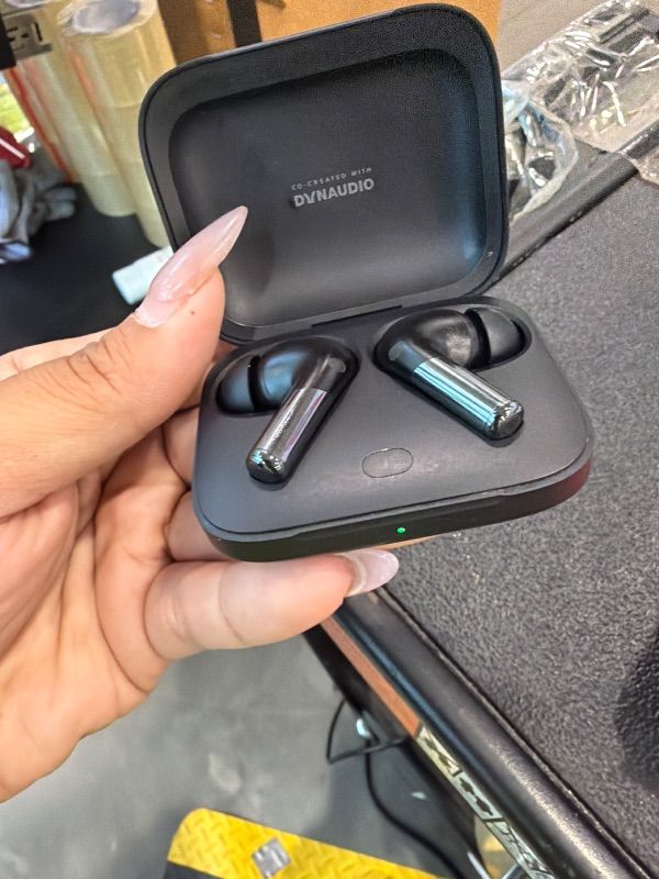 Photo 1 of **UNTESTED**
OnePlus Buds Pro 2, Obsidian Black, Audiophile-Grade Sound Quality Co-Created with Dynaudio, Best-in-Class ANC, Immersive Spatial Audio, Up to 39 Hour Playtime with Charging case, Bluetooth 5.3
**missing parts**