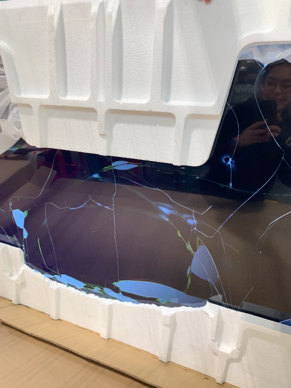 Photo 1 of ***MAJOR DAMAGE SCREEM DAMAGE NO RETURN FINAL SALE****Samsung 65-Inch Class QLED Q7F Series Samsung Vision AI Smart TV (2025 Model, 65Q7F) Quantum HDR, Object Tracking Sound Lite, Q4 AI Gen1 Processor, 4K upscaling, Gaming Hub, Alexa Built-in