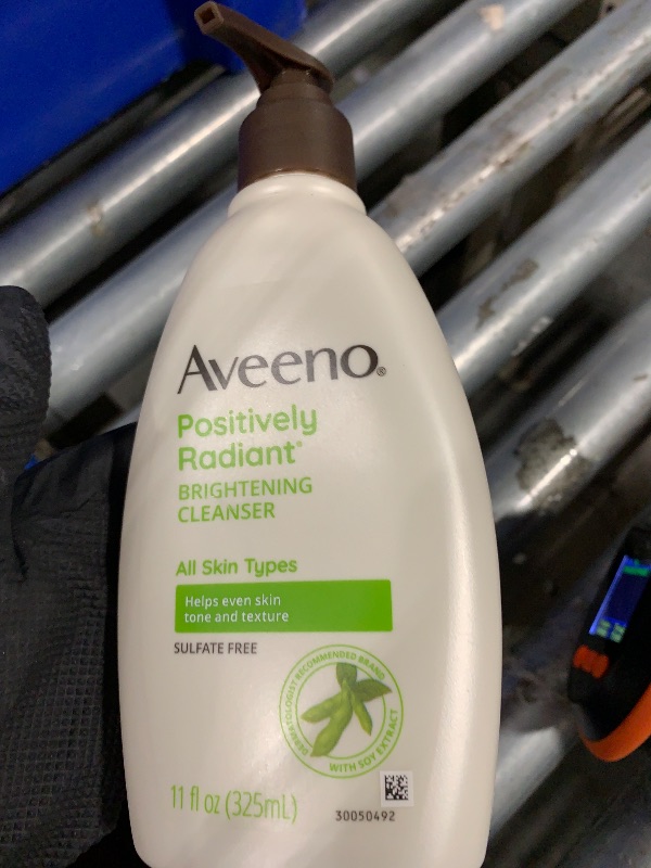 Photo 1 of ** USED** Aveeno Positively Radiant Brightening Facial Cleanser for Sensitive Skin, Targets Dull Skin, Moisture Rich Soy Extract, Non-Comedogenic, Oil- & Soap-Free, Hypoallergenic, 11 Fl. Oz