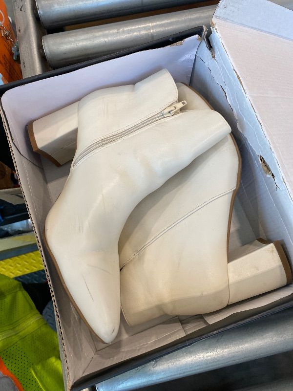 Photo 1 of *MINOR DAMAGE - USED*
mysoft Women's Ankle Boots Chunky Block Low Heel Comfortable Pointed Toe Side V Cutout Dressy Office Booties with Zipper US 9
