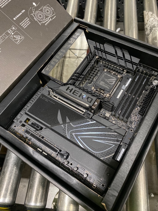 Photo 1 of ASUS ROG Maximus Z890 Hero Intel® Z890 LGA 1851 ATX Motherboard, Advanced AI PC-Ready, 22+2+1+2 Stages, DDR5, WiFi 7, 3X PCIe® 5.0 M.2, Thunderbolt™ 4, USB Type-C®, AI Overclocking/Cooling/Networking