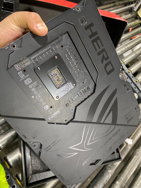 Photo 1 of ASUS ROG Maximus Z890 Hero Intel® Z890 LGA 1851 ATX Motherboard, Advanced AI PC-Ready, 22+2+1+2 Stages, DDR5, WiFi 7, 3X PCIe® 5.0 M.2, Thunderbolt™ 4, USB Type-C®, AI Overclocking/Cooling/Networking