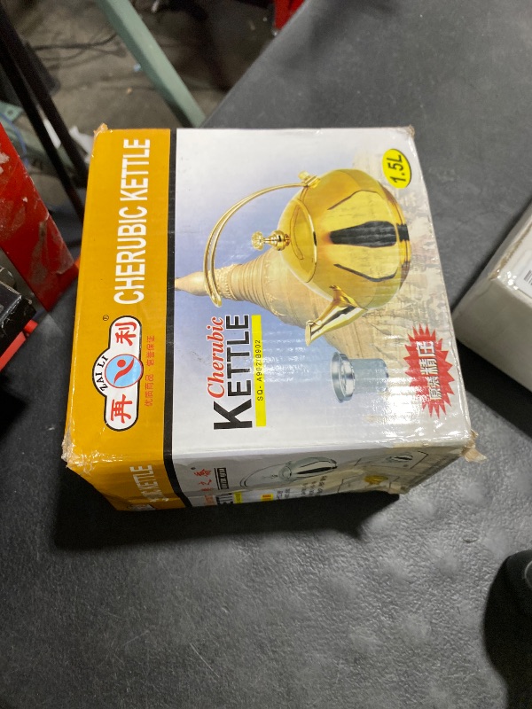 Photo 1 of 1.5L Stainless Steel Teakettle Classical Teapot Teakettle Fast Water Heating Boiling Pot(Gold)