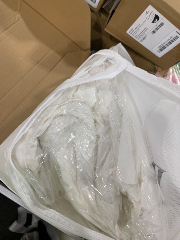 Photo 1 of AiAngu Canadian Luxury Goose Down Pillow Queen Size - 900 Fill Power, 100% Cotton with Teflon Shell- Ultra Comfort Sleep Pillows - Bed Pillows for Back, Stomach, Side Sleeper(White,Queen(Pack of 1))