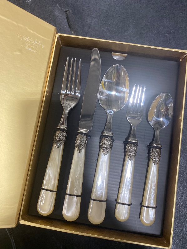 Photo 1 of CATHYLIN REVERIE Collection 18/10 Stainless Steel Vintage Flatware set,Sliverware set,Dishwasher safe (30, Champagne)