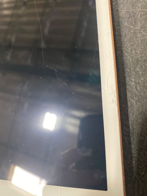 Photo 1 of Apple iPad (10.2-inch, Wi-Fi, 32GB) - Gold (Latest Model, 8th Generation) (Renewed)