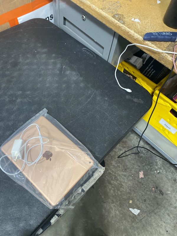 Photo 1 of Apple iPad (10.2-inch, Wi-Fi, 32GB) - Gold (Latest Model, 8th Generation) (Renewed)