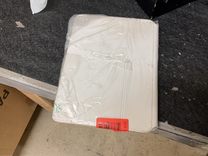 Photo 1 of HEAVILY USED*****Apple Magic Keyboard: Keyboard and Case for iPad Air 11-inch (M2 and M3) and iPad Air (4th and 5th Generation), US English — White