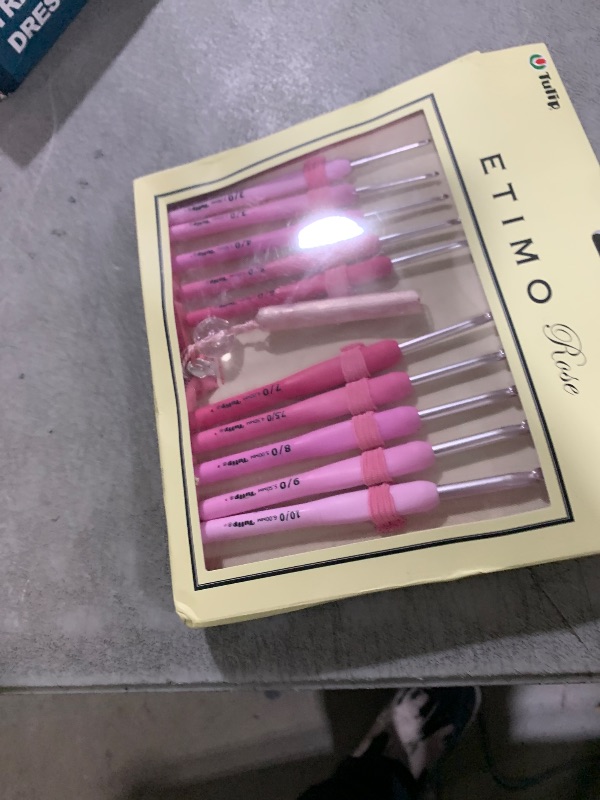 Photo 1 of Tulip Etimo Rose Crochet Hook Set, multicolor, 2,2.5,3.0,3.5,4.0,4.5,5.0,5.5,6.0 millimeters