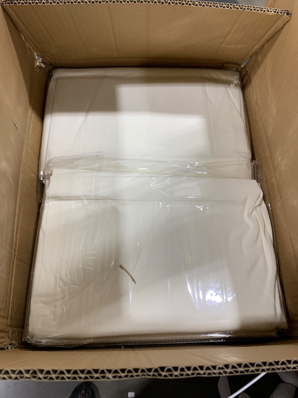 Photo 1 of 10 Packs Premium Round Tablecloth 90 Inch Ivory Polyester Table Cloth Bulk Washable Polyester Fabric Tablecloths Table Cover for Wedding Party Banquet Buffet Table Holiday Dinner (Ivory, 90 Inch)