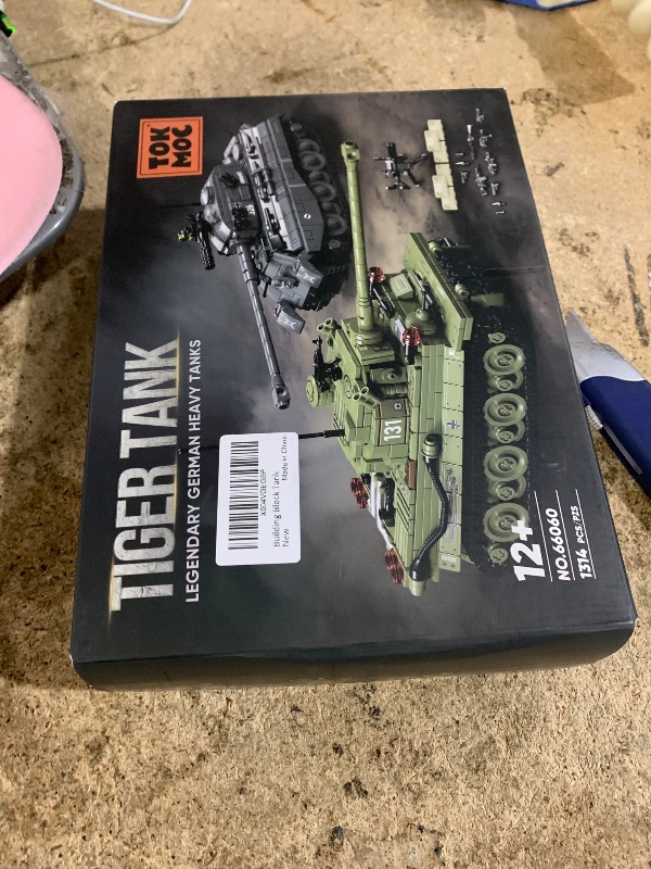 Photo 1 of **parts only**WW2 Army Tank Building Blocks Set, 2 Classic Military Tanks Building Set with Rotatable Turret, Movable Tracks & Tactical Gear, Tiger Tank Model & Military Vehicles for Collectors and Boys, 1314Pcs