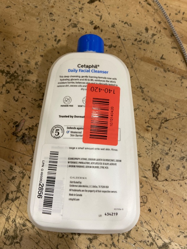 Photo 1 of **MISSING PUMP TOP ** Cetaphil Face Wash, Daily Facial Cleanser for Sensitive, Combination to Oily Skin, 20 oz, Gentle Foaming, Soap Free, Hypoallergenic