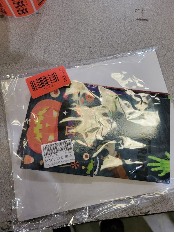 Photo 1 of 6 Pcs Halloween Paper Cutlery Holder Pockets Disposable Utensil Wraps Bag Ghost Pumpkin Witch Paper Silverware Bags Party Favor Supplies for Trick-Or-Treat Parties Table Centerpiece Tableware Décor