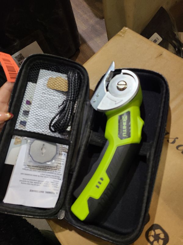 Photo 1 of 4V Rechargeable Rotary Cordless Electric Scissors ( purple ) part number?DDJD-gr0115-L119 color?purple model number?EC0601 size?Large unit count?3.0