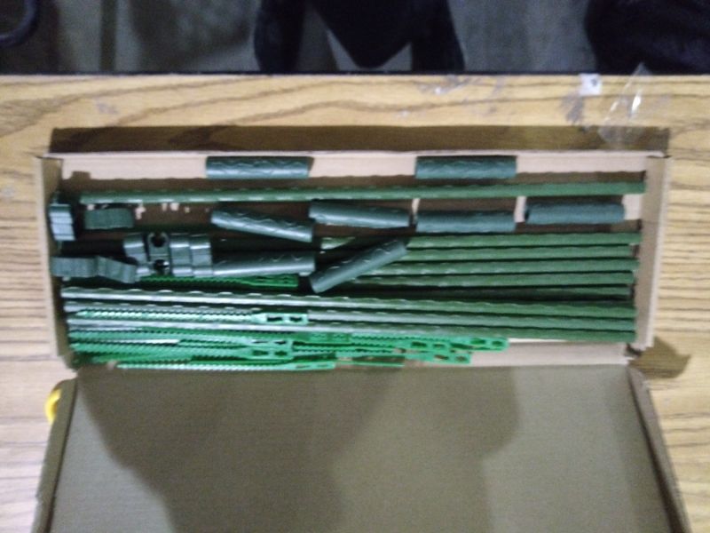 Photo 1 of 14 Inch 48 Pack Garden Stakes, Tomato Stakes Plastic Coated Metal Plant Sticks DIY 4ft 5ft 6ft 7ft 8ft Stakes Supports for Indoor Outdoor Plants Vegetable (48, Green)