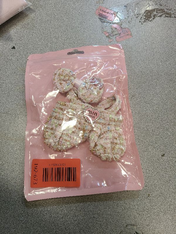 Photo 1 of 17cm Doll Clothes – Pink Tweed Overalls with Heart Patch & Bow Pin | Display-Ready Collectible Outfit for Mini Plush Dolls (No Doll Included)