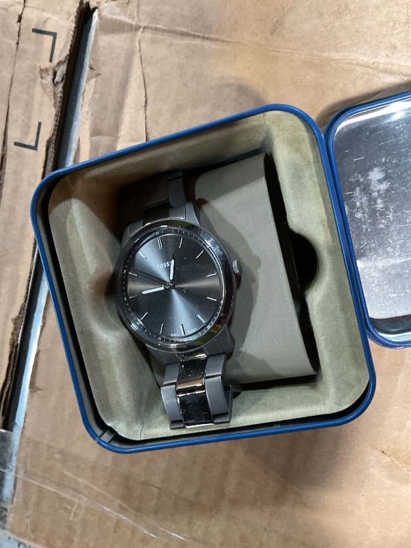 Photo 1 of * BROKEN BAND * Fossil Men's Minimalist Quartz Stainless Steel and Smoke Gray Three-Hand Watch for Men, Color: Smoke