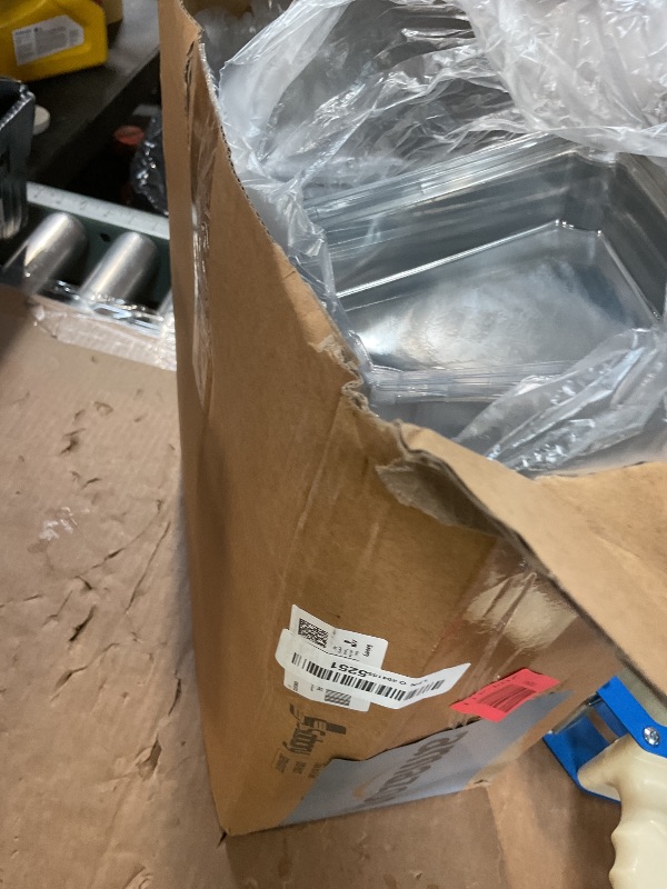 Photo 1 of **BEND DAMAGE. TWO PIECES**100 Pack Charcuterie Boxes with Clear Lids Valentine Gift 5 Inch Cookie Boxes Disposable Cake Case Paper Square Cookie Containers Dessert for Sandwich Slice Cake Hot Cocoa Bombs Strawberries(Pink)