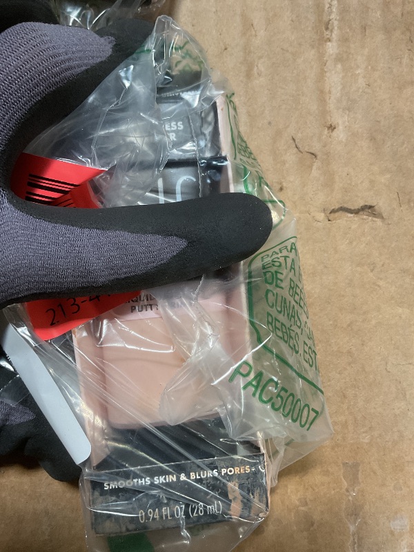 Photo 1 of ** DIRT FROM TRANSPORT **e.l.f. Liquid Poreless Putty Primer, Lightweight Face Primer For Long-lasting Makeup Wear, Creates A Smooth Complexion, Vegan & Cruelty-free