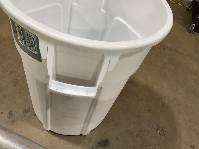 Photo 1 of **DIRT FROM TRANSPORT **Rubbermaid Commercial Products BRUTE Heavy-Duty Round Vented Trash Can Without Lid, 55-Gallon, White, for Landscapers/Construction/Restaurant/Stadium/Back of House/Office/Warehouse/Home