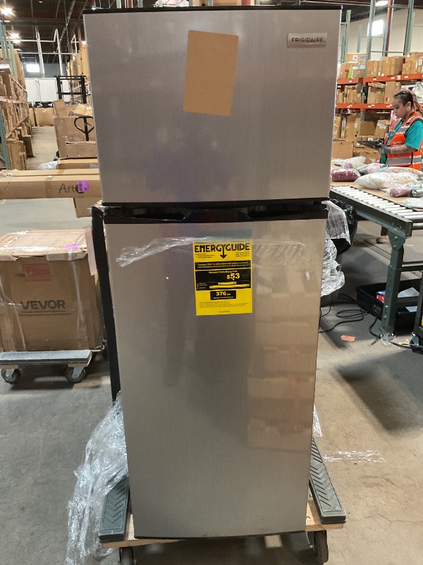 Photo 1 of *** MINOR SURFACE DAMAGE***ARCTIC CHEF ACFR725AMZ6COM 2 Door Apartment Size Refrigerator with Freezer, Stainless