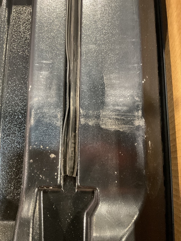 Photo 1 of *** USED, MINOR DAMAGE ***Thule 613 Pulse Cargo Box Alpine, Black