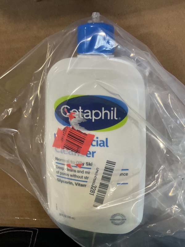 Photo 1 of * BROKEN, NO DISPENSER NOZZLE * Cetaphil Face Wash, Daily Facial Cleanser for Sensitive, Combination to Oily Skin, 20 oz, Gentle Foaming, Soap Free, Hypoallergenic