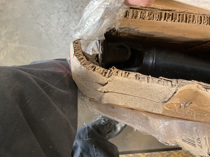 Photo 1 of ***fitment unknown ,picture for reference only
2 piece driveshaft