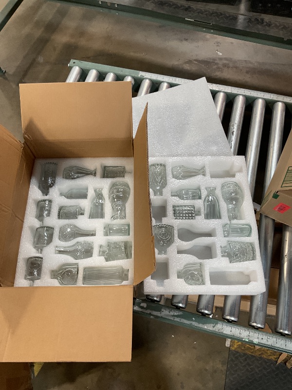 Photo 1 of **MISSING 6 VASES**Anquephd Glass Bud Vase Set of 32PCS Wedding Centerpieces for Tables,Mini Clear Bud Vases for Flowers,Small Flower Vases Suitable for Birthday Party,Anniversary,Wedding,Baby Shower (Clear, 32PCS)