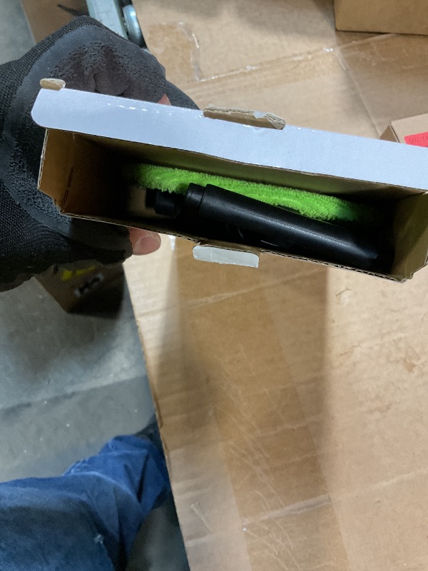 Photo 1 of **MISSING PIECES** desin Windshield Cleaning Tool, Car Window Cleaner Windshield Cleaner with 4 Reusable and Washable Microfiber Pads and Extendable Handle Auto Inside Glass Wiper Kit (Green)