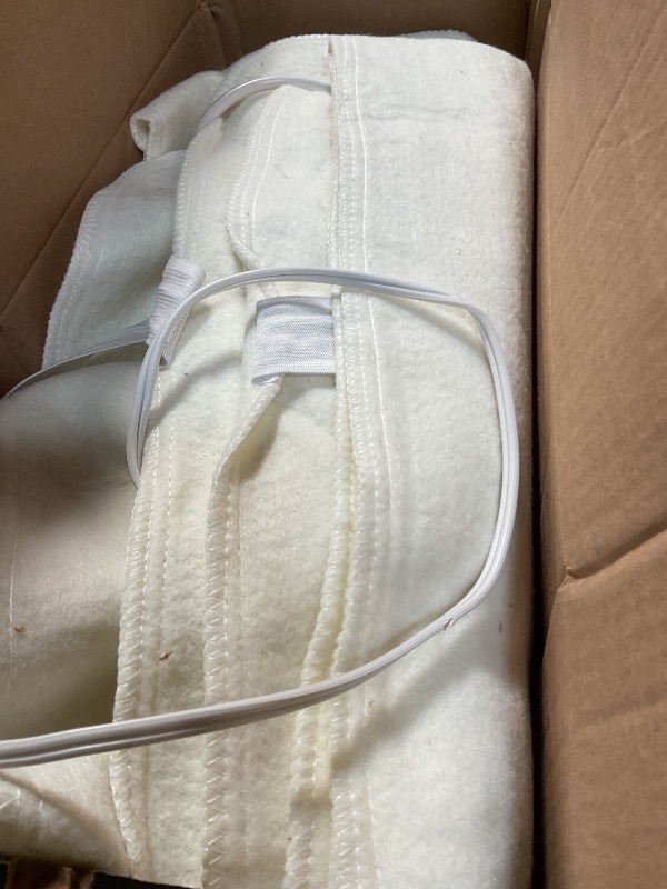 Photo 1 of **DOES NOT HEAT UP**
EARTHLITE BODYWORKER’S Choice Massage Table Warmer – Three Heat Settings, Felt Lined Heating Pad (30” x 71”) | One-Year Replacement Guarantee